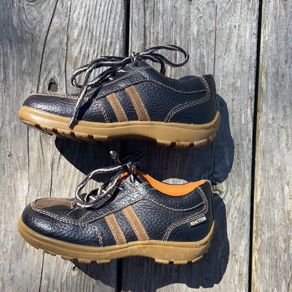 Kenneth Cole reaction kids shoes. Snappy! Excellent condition